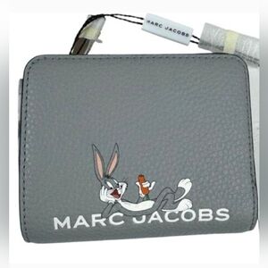 Marc Jacobs x Looney Tunes Bugs Bunny bi-fold wallet in rock gray leather. NWT